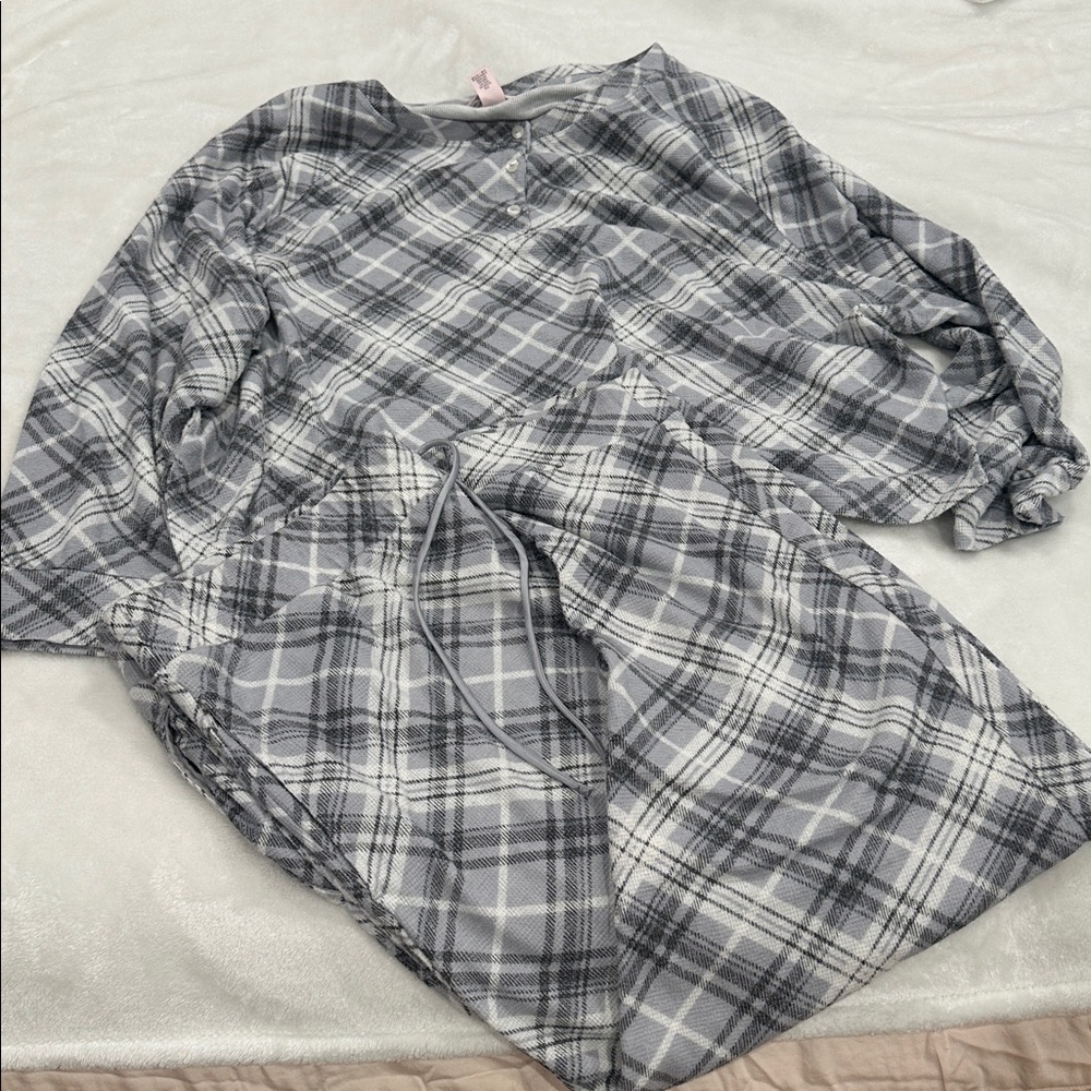 Victoria's Secret Gray Plaid pajama set size XXL